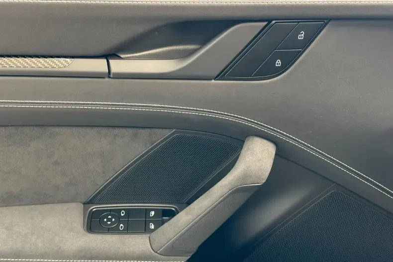 Porsche 992 din 2023 cu 5.665 km - oferta POR194000 - foto 8