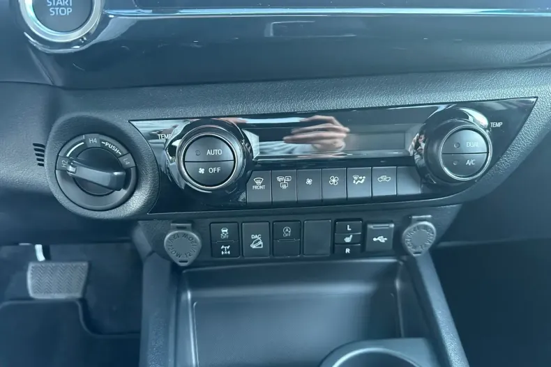 Toyota Hilux din 2025 cu 50 km - oferta TOY194015 - foto 23