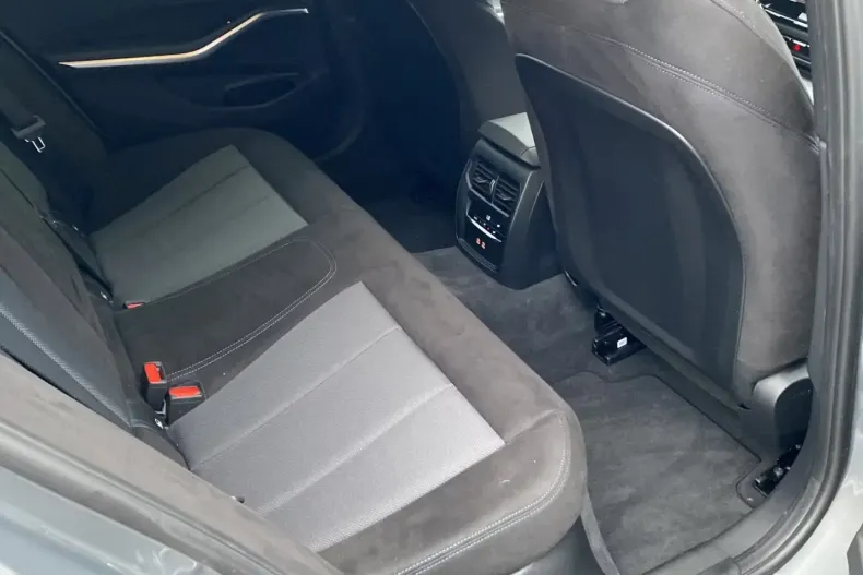 BMW 330 (Seria 3) din 2024 cu 8.400 km - oferta BMW194027 - foto 9