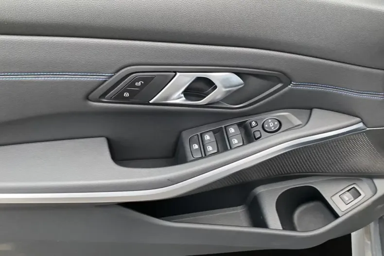 BMW 330 (Seria 3) din 2024 cu 8.400 km - oferta BMW194027 - foto 13