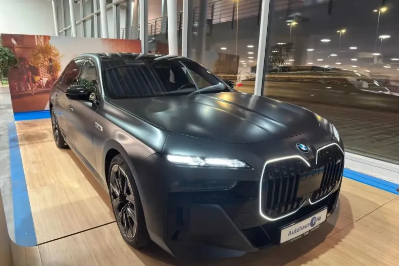 BMW M760 (Seria 7) din 2023 cu 73.441 km - oferta BMW194030 - foto 1