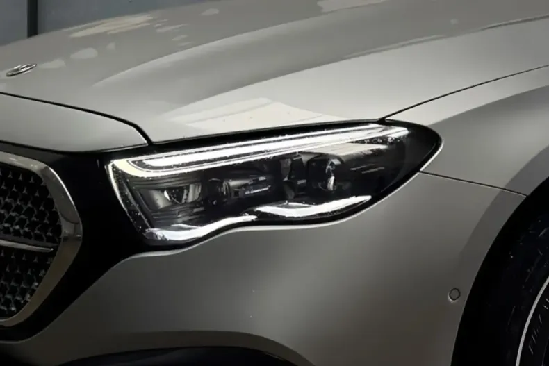 Mercedes-Benz E 300 (Clasa E) din 2023 cu 4.900 km - oferta MER194054 - foto 3