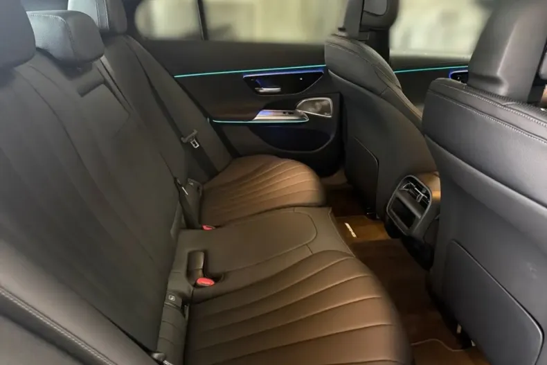 Mercedes-Benz E 300 (Clasa E) din 2023 cu 4.900 km - oferta MER194054 - foto 12