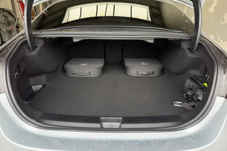 Mercedes-Benz E 300 (Clasa E) din 2023 cu 4.900 km - oferta MER194054 - foto 20