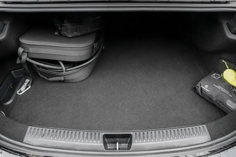 Mercedes-Benz E 300 (Clasa E) din 2024 cu 71.200 km - oferta MER194055 - foto 4