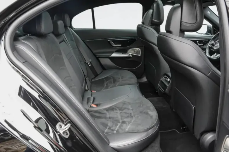 Mercedes-Benz E 300 (Clasa E) din 2024 cu 71.200 km - oferta MER194055 - foto 6