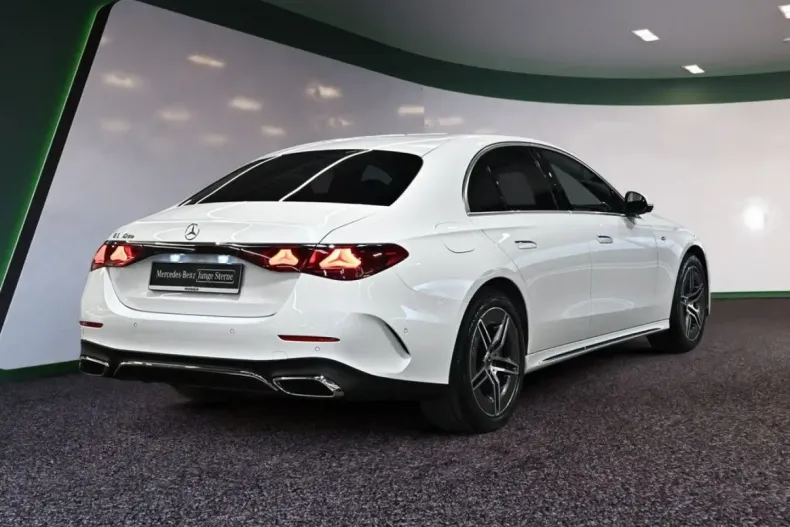 Mercedes-Benz E 300 (Clasa E) din 2025 cu 9.989 km - oferta MER194056 - foto 2