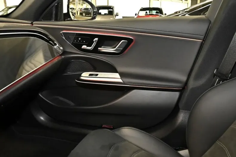 Mercedes-Benz E 300 (Clasa E) din 2025 cu 9.989 km - oferta MER194056 - foto 12