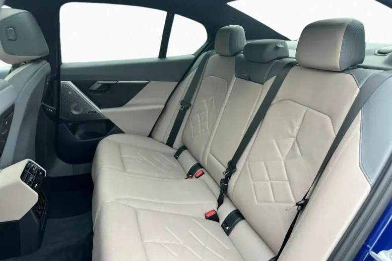 BMW 540 (Seria 5) din 2024 cu 5.159 km - oferta BMW194078 - foto 18