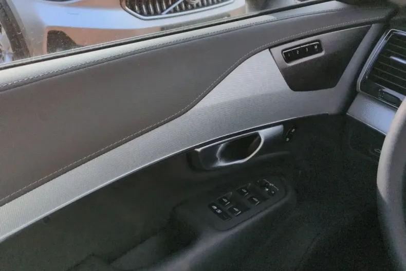 Volvo XC90 din 2023 cu 46.646 km - oferta VOL194087 - foto 8