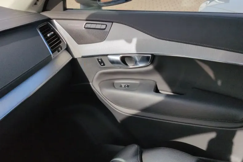 Volvo XC90 din 2023 cu 46.646 km - oferta VOL194087 - foto 13