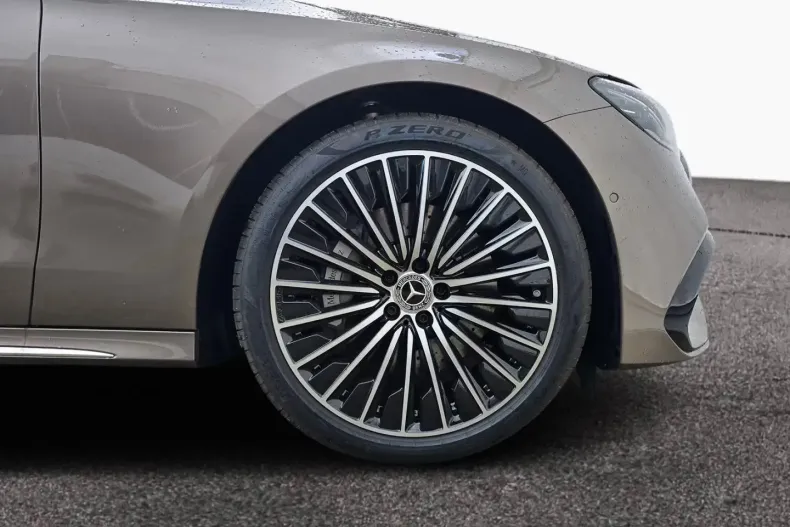 Mercedes-Benz E 200 (Clasa E) din 2025 cu 20 km - oferta MER194090 - foto 7