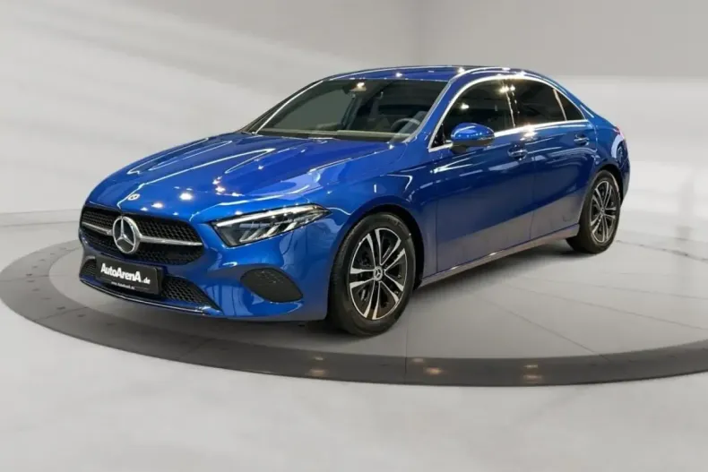 Mercedes-Benz A 200 (Clasa A) din 2024 cu 11.119 km - oferta MER194120 - foto 1