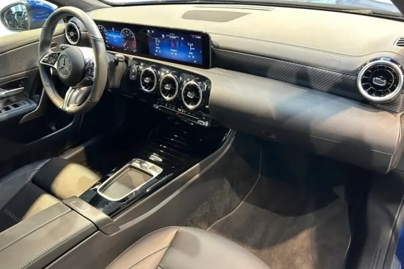 Mercedes-Benz A 200 (Clasa A) din 2024 cu 11.119 km - oferta MER194120 - foto 3