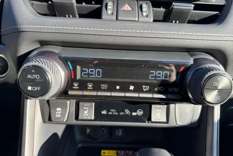 Toyota RAV4 din 2024 cu 38.244 km - oferta TOY194126 - foto 28