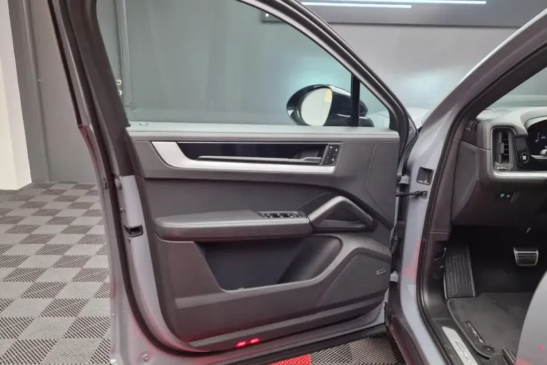 Porsche Cayenne din 2023 cu 33.900 km - oferta POR194129 - foto 8