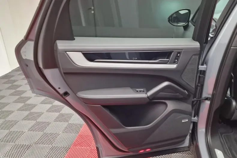 Porsche Cayenne din 2023 cu 33.900 km - oferta POR194129 - foto 16