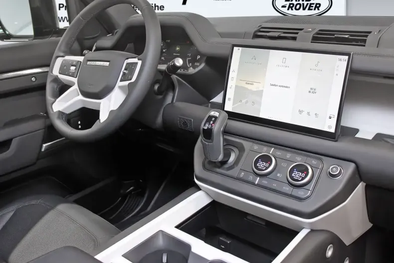 Land Rover Defender din 2025 cu 4.700 km - oferta LAN194130 - foto 5