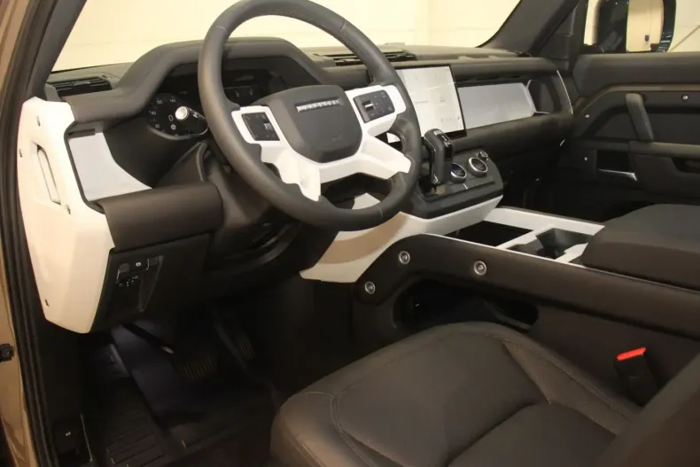 Land Rover Defender din 2025 cu 4.700 km - oferta LAN194130 - foto 9