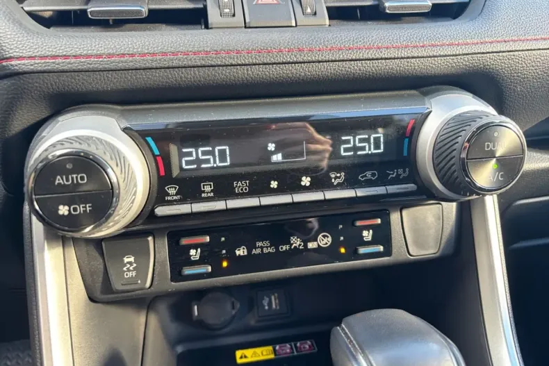 Toyota RAV4 din 2023 cu 70.292 km - oferta TOY194137 - foto 25