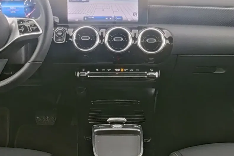 Mercedes-Benz CLA (Clasa CLA) din 2025 cu 19.240 km - oferta MER194214 - foto 4