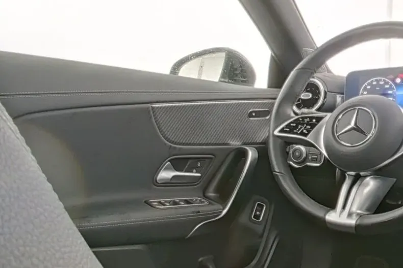 Mercedes-Benz CLA (Clasa CLA) din 2025 cu 19.240 km - oferta MER194214 - foto 8