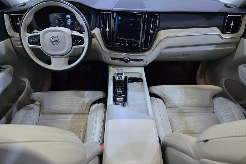 Volvo XC60 din 2021 cu 156.846 km - oferta VOL194244 - foto 5