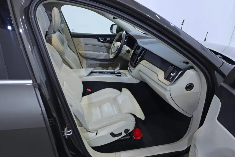 Volvo XC60 din 2021 cu 156.846 km - oferta VOL194244 - foto 8