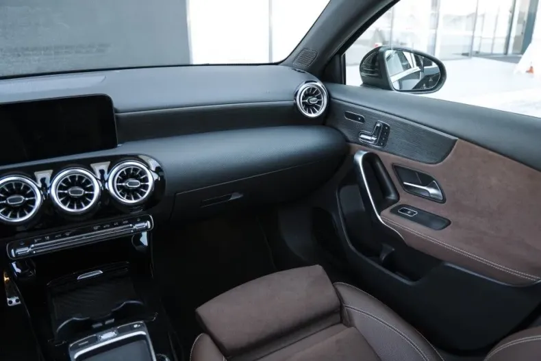 Mercedes-Benz A 250 (Clasa A) din 2024 cu 25.810 km - oferta MER194262 - foto 12