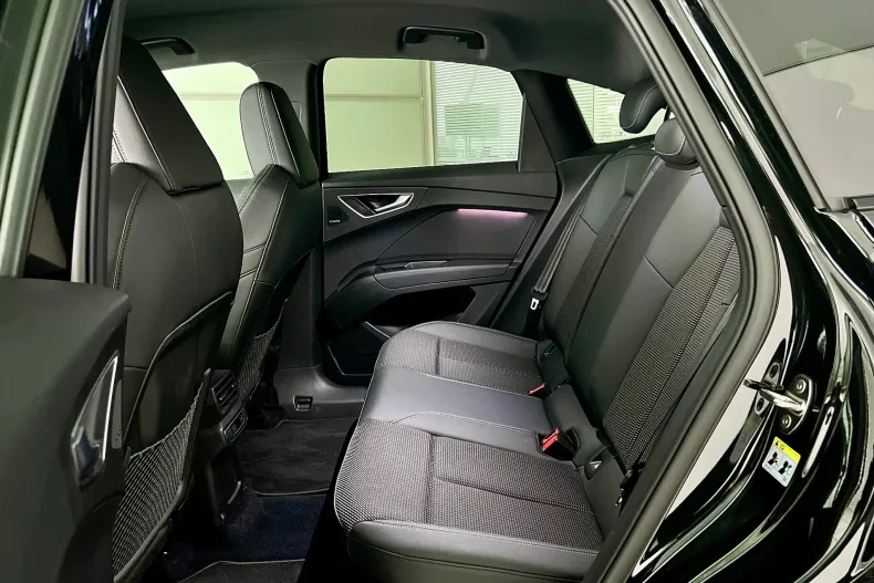 Audi Q4 din 2023 cu 17.462 km - oferta AUD194297 - foto 7