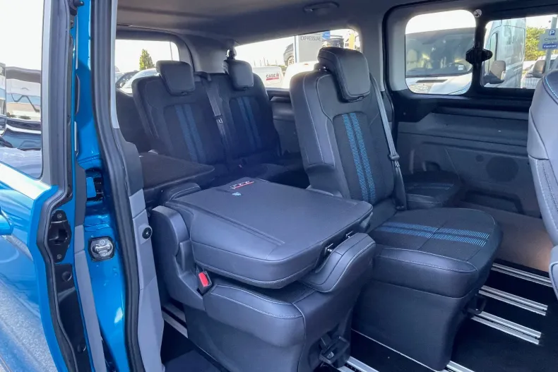 Ford Tourneo Custom din 2024 cu 5 km - oferta FOR194299 - foto 18