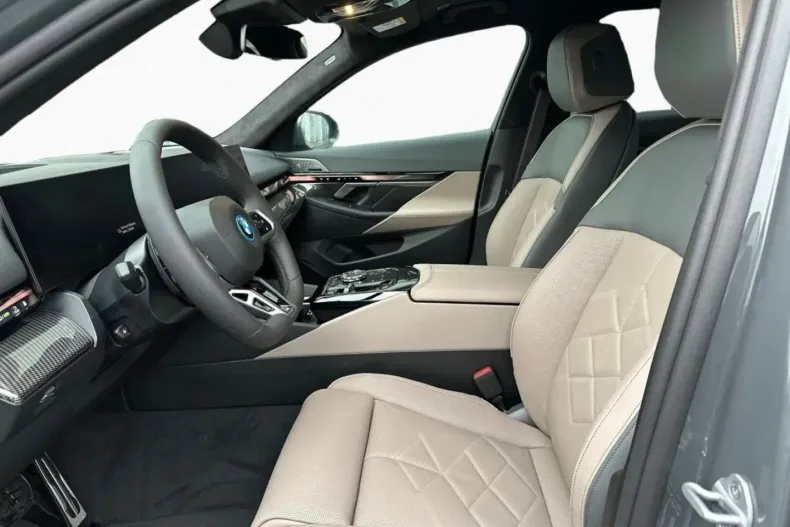 BMW 550 (Seria 5) din 2025 cu 5.900 km - oferta BMW194374 - foto 5