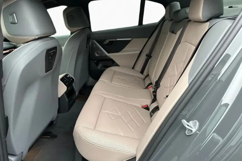 BMW 550 (Seria 5) din 2025 cu 5.900 km - oferta BMW194374 - foto 6