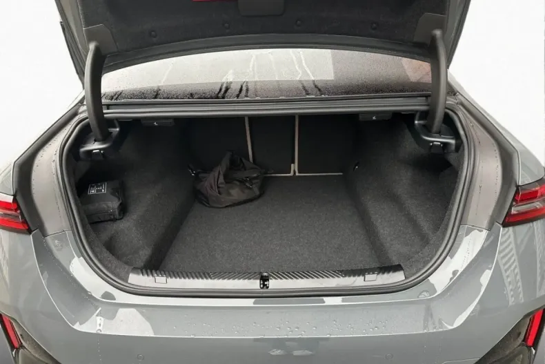 BMW 550 (Seria 5) din 2025 cu 5.900 km - oferta BMW194374 - foto 8