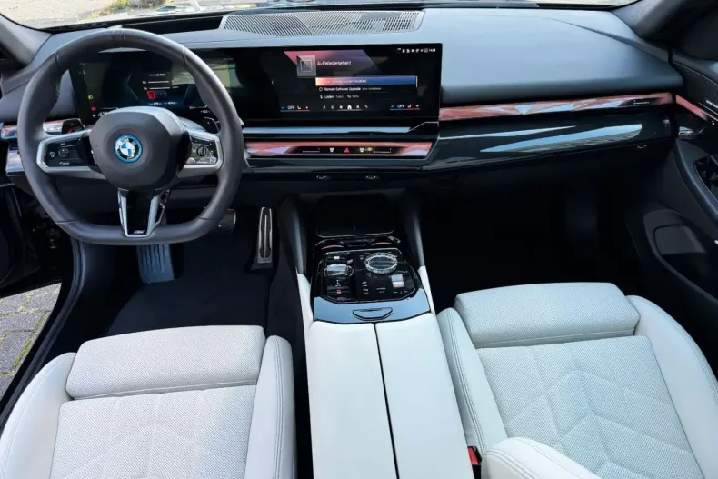 BMW 530 (Seria 5) din 2025 cu 4.076 km - oferta BMW194376 - foto 13