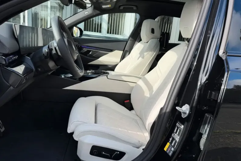 BMW 530 (Seria 5) din 2025 cu 4.076 km - oferta BMW194376 - foto 15