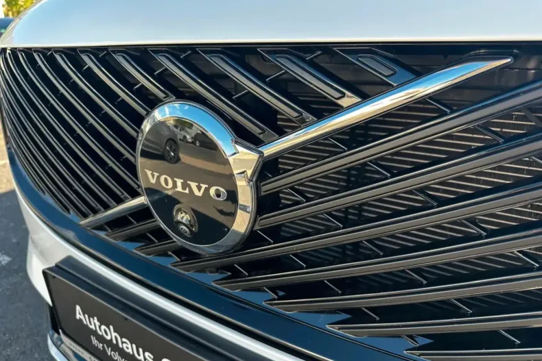 Volvo XC90 din 2025 cu 18.912 km - oferta VOL194412 - foto 3