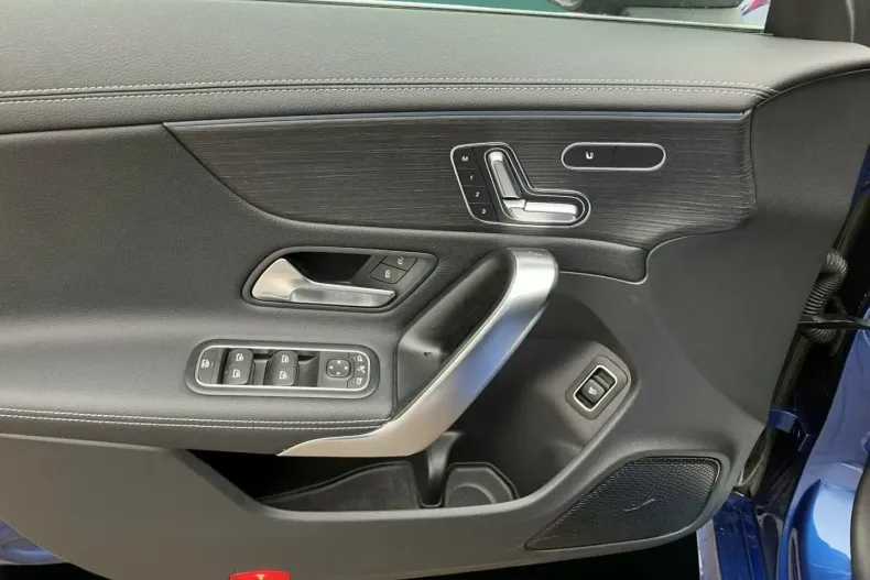 Mercedes-Benz CLA 250 (Clasa CLA) din 2024 cu 15.589 km - oferta MER194419 - foto 16