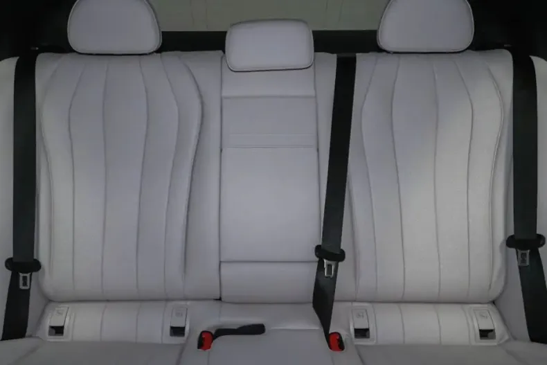 Mercedes-Benz E 200 (Clasa E) din 2025 cu 5.700 km - oferta MER194432 - foto 7