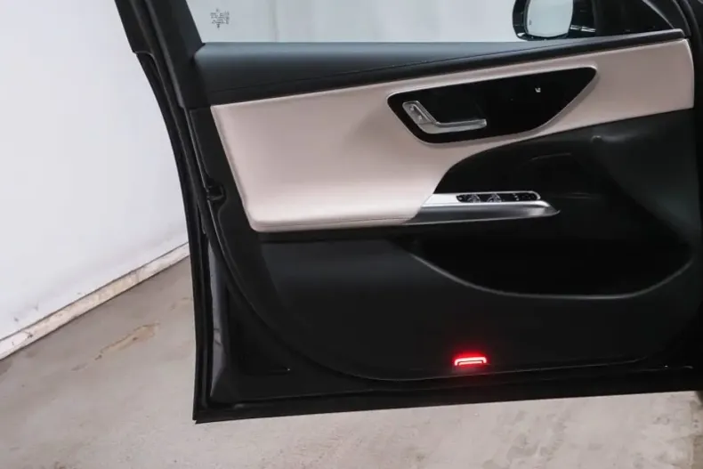 Mercedes-Benz E 200 (Clasa E) din 2025 cu 5.700 km - oferta MER194432 - foto 8