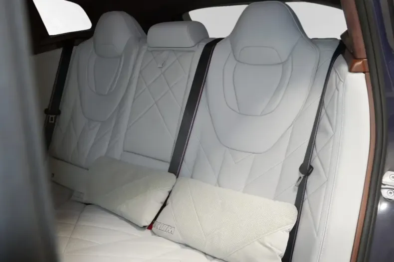 BMW XM (Seria X) din 2024 cu 3.600 km - oferta BMW194456 - foto 7