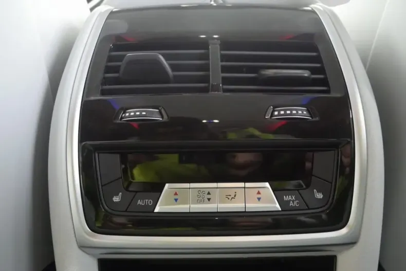 BMW XM (Seria X) din 2024 cu 3.600 km - oferta BMW194456 - foto 8