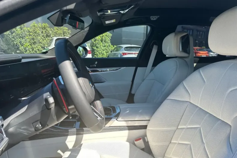 BMW M760 (Seria 7) din 2024 cu 14.412 km - oferta BMW194467 - foto 5