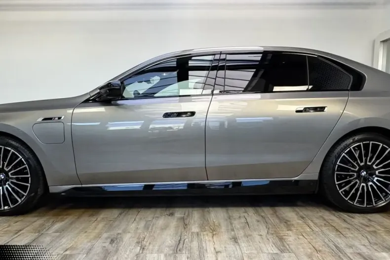 BMW M760 (Seria 7) din 2025 cu 12.000 km - oferta BMW194475 - foto 3