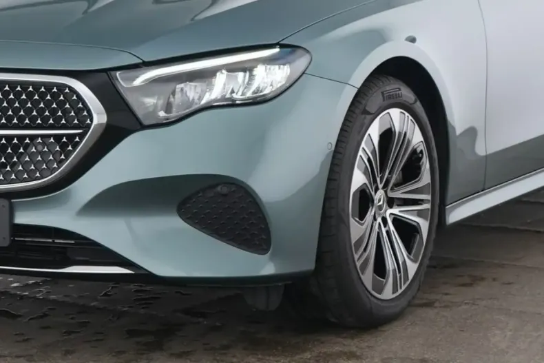 Mercedes-Benz E 300 (Clasa E) din 2024 cu 26.986 km - oferta MER194476 - foto 3