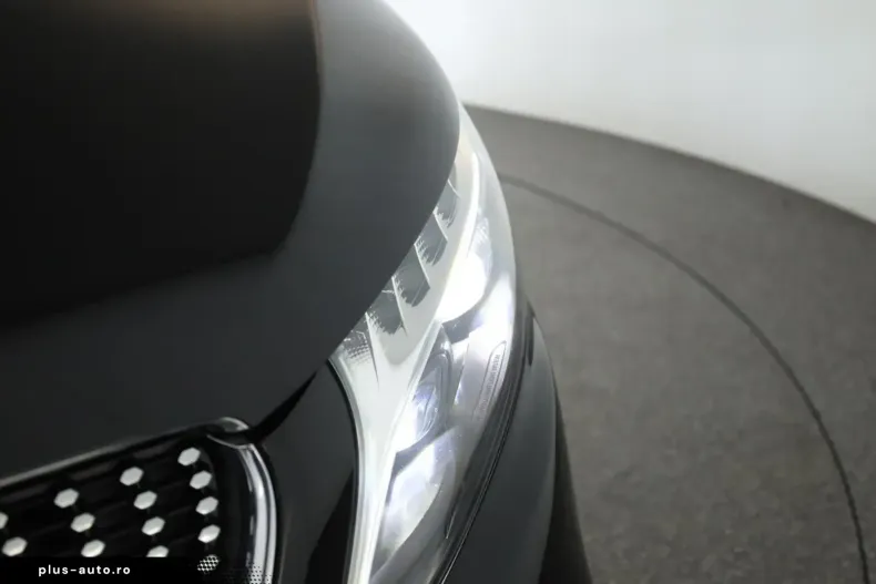 Mercedes-Benz V 300 (Clasa V) din 2023 cu 52.200 km - oferta MER194498 - foto 9