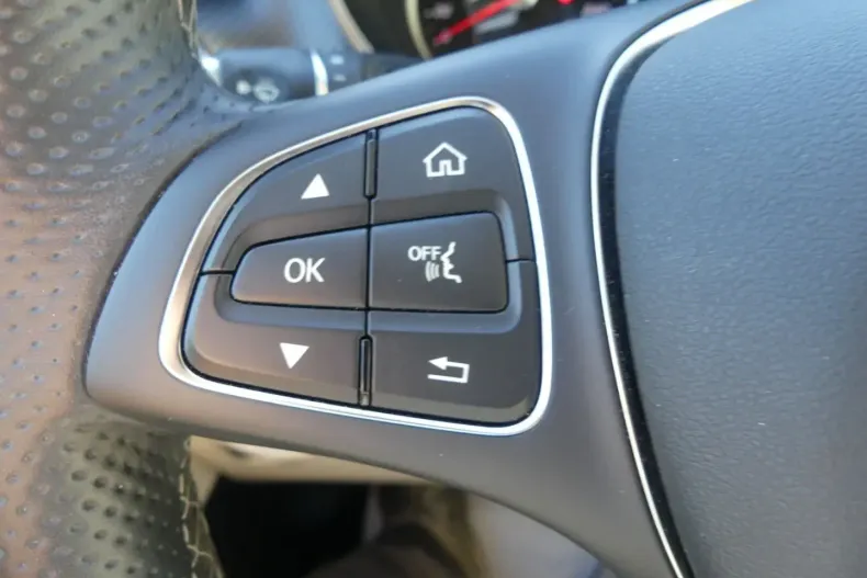 Mercedes-Benz V 300 (Clasa V) din 2022 cu 63.788 km - oferta MER194499 - foto 19