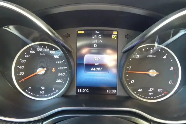 Mercedes-Benz V 300 (Clasa V) din 2022 cu 63.788 km - oferta MER194499 - foto 21