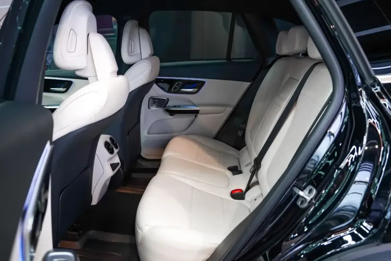 Mercedes-Benz GLC 300 (Clasa GLC) din 2023 cu 55.000 km - oferta MER194536 - foto 8