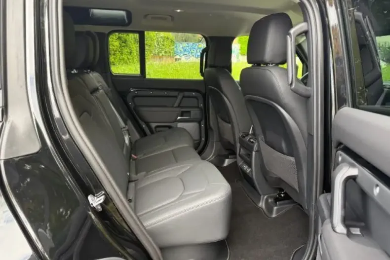 Land Rover Defender din 2023 cu 37.133 km - oferta LAN194549 - foto 8